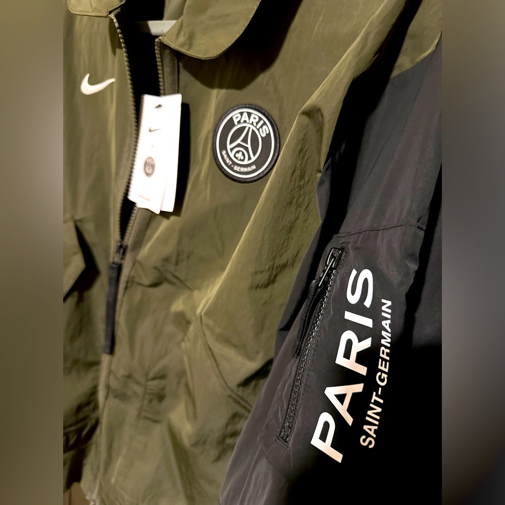 Nike Men’s Paris Saint-Germain FC (PSG) Soccer Full-Zip Bomber Jacket (Size S)